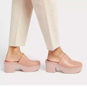 FitFlop Pilar Clogs in Beige Size 8. NEVER WORN.